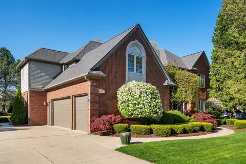 13307 Towering Oaks Dr, Shelby Township, MI 48315