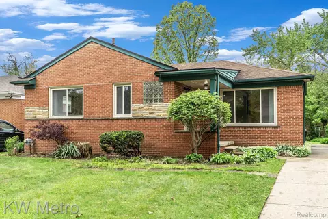 21881 Kenosha St, Oak Park, MI 48237