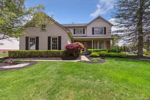 2231 Applebrook Dr, Commerce, MI 48382