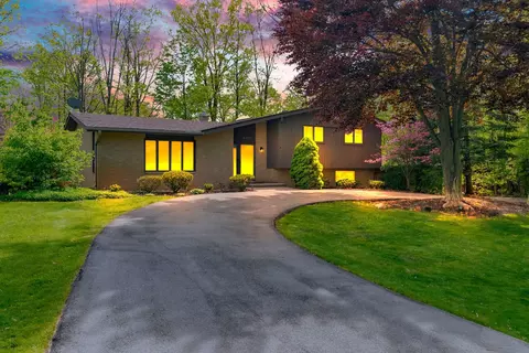 4731 Patrick Rd, West Bloomfield, MI 48322