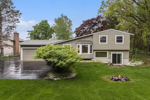 8830 Skylane Dr, Brighton, MI 48114
