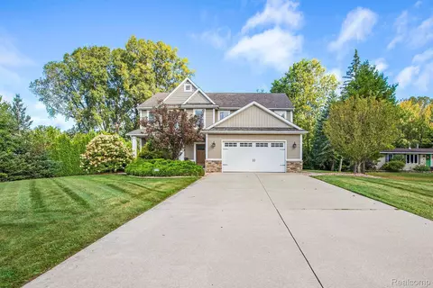 1806 Grace Ave, Rochester Hills, MI 48309