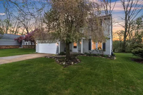 5722 King James Ln, Waterford, MI 48327