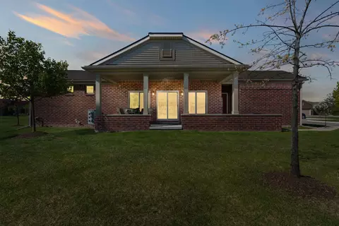 49234 Jacob Crt Ct, Macomb, MI 48042