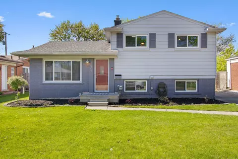 13626 Leisure Dr, Warren, MI 48088