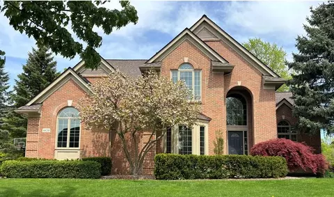 44210 Greenview Ln, Northville, MI 48168