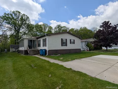 11 Fox Hound Crt Ct, Grand Blanc, MI 48439