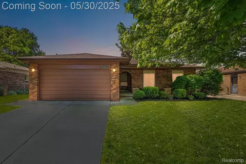 15442 Lincolnshire Ln, Fraser, MI 48026