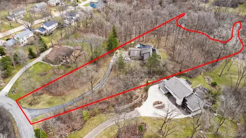 22933 Bristol Crt Ct, Bingham Farms, MI 48025