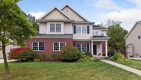 4198 Oak St, Grand Blanc, MI 48439
