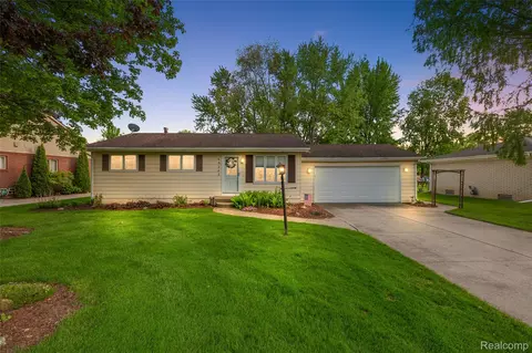 48242 Forbes Dr, Chesterfield, MI 48047
