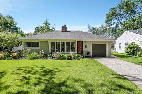 15755 Birwood Ave, Beverly Hills, MI 48025