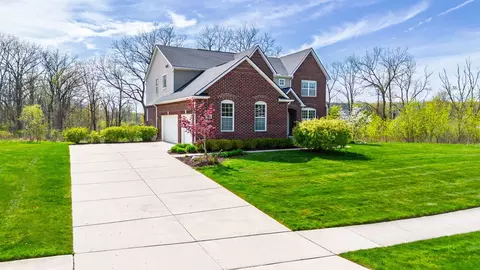 894 Wynstone Cir N, Oakland, MI 48363