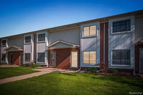 4961 Crooks Rd, Royal Oak, MI 48073