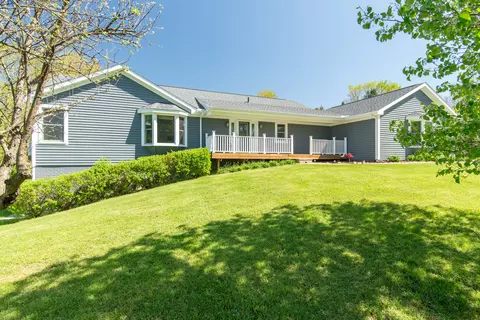 11291 Faussett Rd, Tyrone, MI 48430