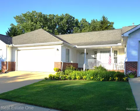 1016 Curzon St, Howell, MI 48843