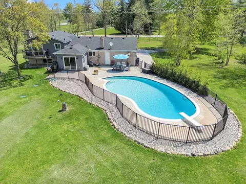 9703 Tower Rd, South Lyon, MI 48178