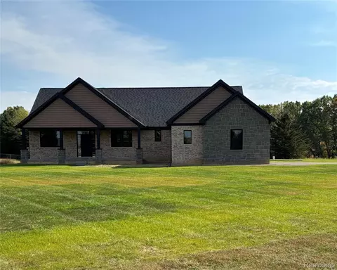 2039 Greater Oak Dr, Lapeer, MI 48446