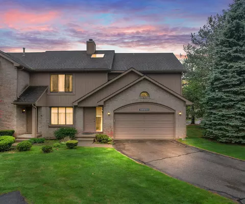 29584 Sierra Pointe Cir, Farmington Hills, MI 48331