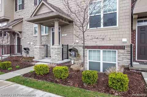 951 Barclay Cir #48, Rochester Hills, MI 48307