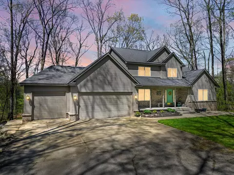 7111 Tucker Rd, Groveland, MI 48442