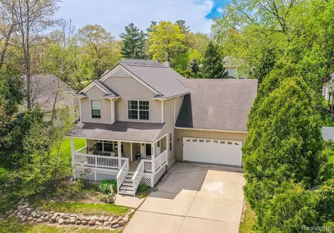 880 Frank Rd, Orion, MI 48362