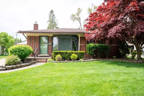 2450 Sherwood St, Trenton, MI 48183