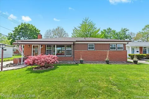 36870 Greenbush Crt Ct, Wayne, MI 48184