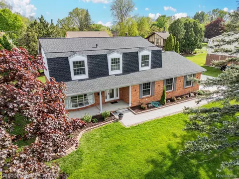 34623 Lakehurst Dr S, Farmington Hills, MI 48331