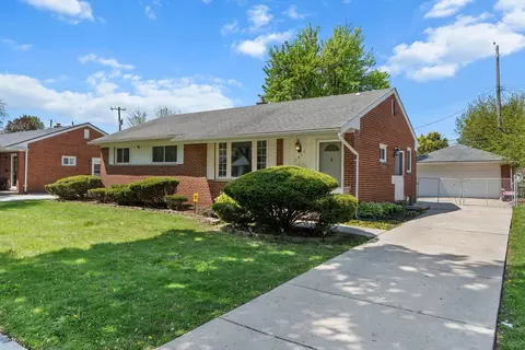 8631 Whitefield St, Dearborn Heights, MI 48127