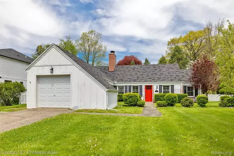 186 Eileen Dr, Bloomfield Township, MI 48302