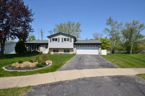 4856 Clinton Way Dr, Waterford, MI 48328