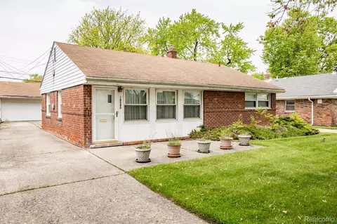 18580 Hinton St, Riverview, MI 48193