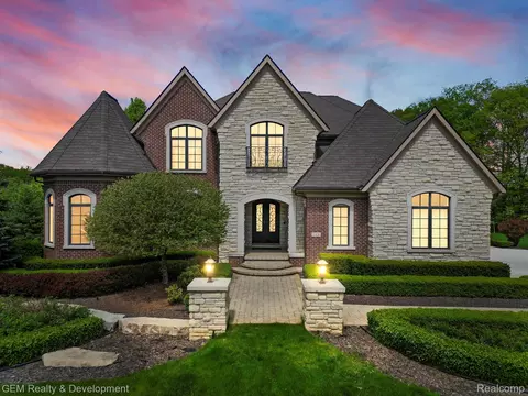21416 Equestrian Trl, Northville, MI 48167