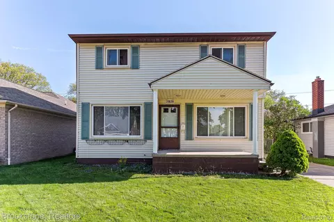 21629 Lange St, Saint Clair Shores, MI 48080