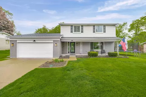 238 Lisa Cir, White Lake, MI 48386