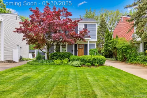 16233 Birwood Ave, Beverly Hills, MI 48025