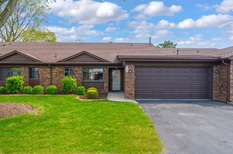 718 Country Club Dr, Saint Clair Shores, MI 48082