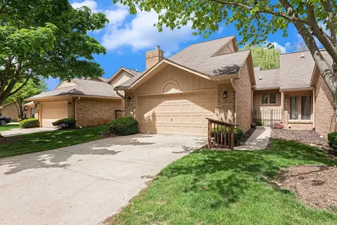 35300 Blue Spruce Dr, Farmington Hills, MI 48335