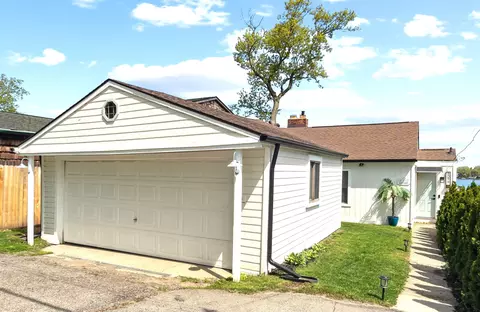 5096 Durnham Dr, Waterford, MI 48327
