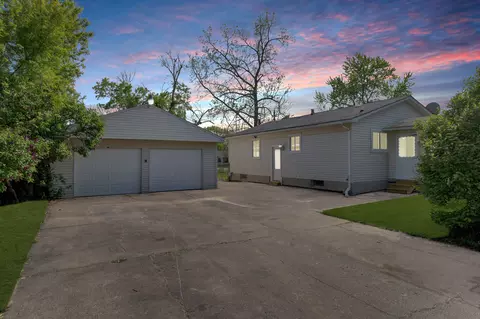 2098 E Mclean Ave, Burton, MI 48529