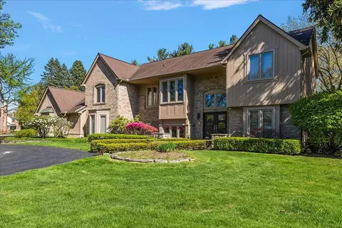 7179 Leyland Crt Ct, Bloomfield Hills, MI 48301