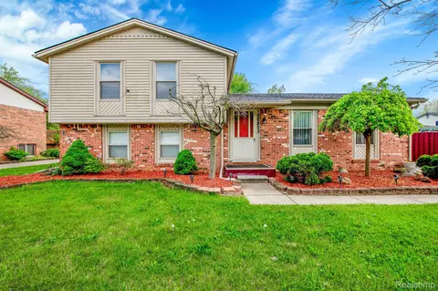 22823 Doncaster Ave, Brownstown, MI 48193