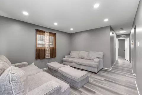 25669 Annapolis St, Dearborn Heights, MI 48125