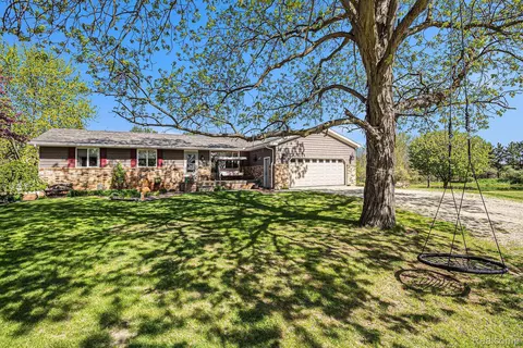 4172 Skinner Lake Rd, Oregon, MI 48446