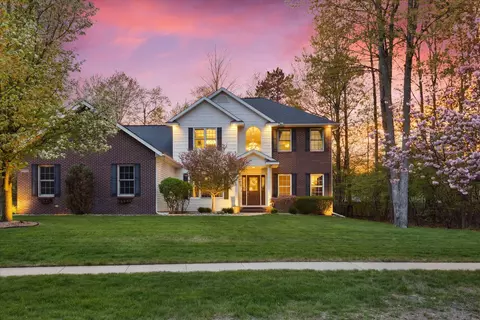 5205 Ridgeview Crt Ct, Midland, MI 48642