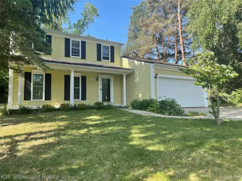 33849 Longwood Dr, Farmington Hills, MI 48335