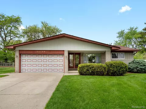 35689 Tina Dr, Sterling Heights, MI 48310