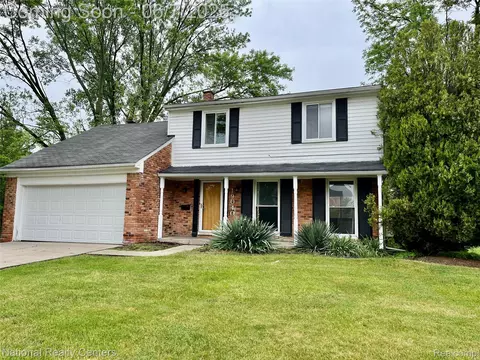 19040 Green Spruce Ln, Southfield, MI 48076