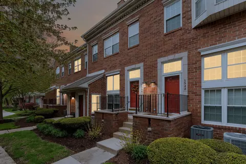 1540 Maryland Club Dr #82, Royal Oak, MI 48067